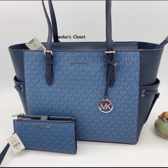 Michael Kors Handbags - 🔥HP🎉NeW! Michael Kors Gilly Drawstring Tote Set